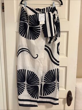 Commense Black and White Graphic Wrap Maxi Skirt